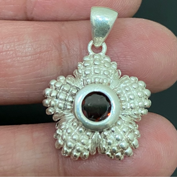 Vintage 925 Signed Sterling Silver Garnet Birthstone Flower Pendant 4g. - Picture 11 of 16